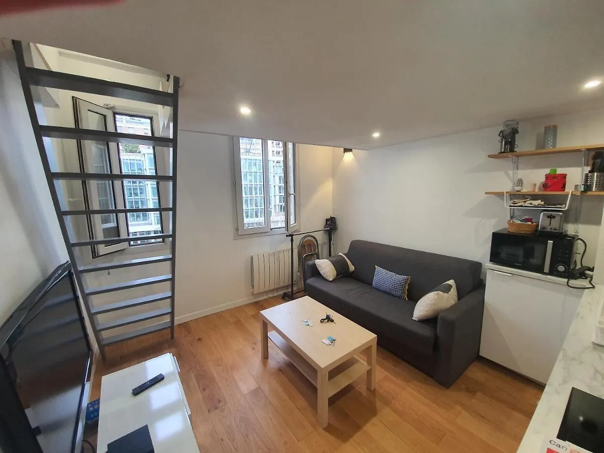 Duplex Tout Neuf 0*, Paris France
